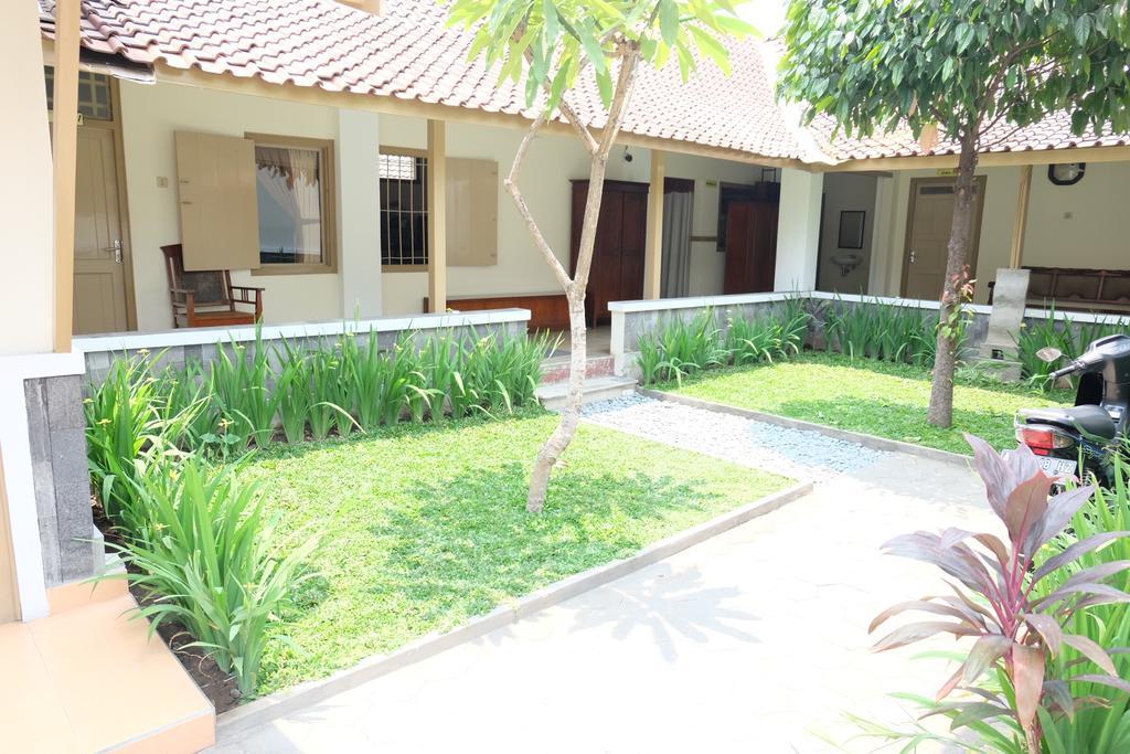 Ndalem Suratin Guesthouse Yogyakarta Exterior photo