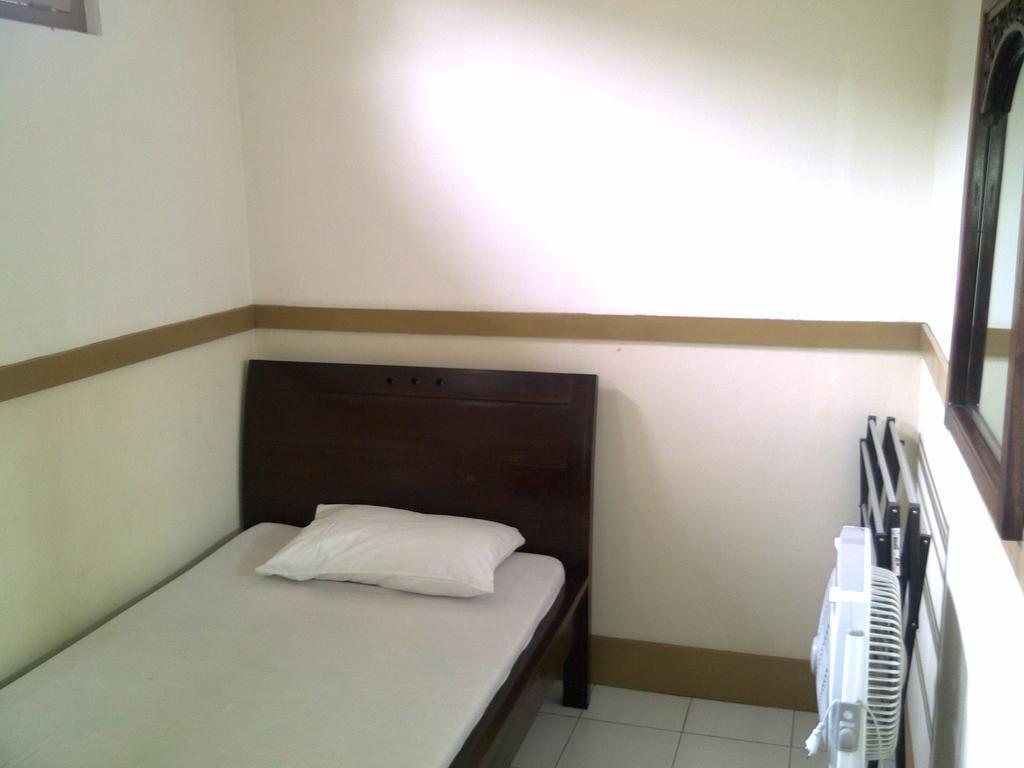 Ndalem Suratin Guesthouse Yogyakarta Room photo