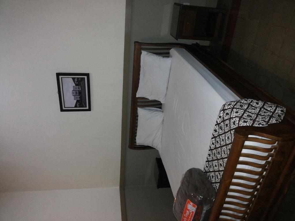 Ndalem Suratin Guesthouse Yogyakarta Room photo