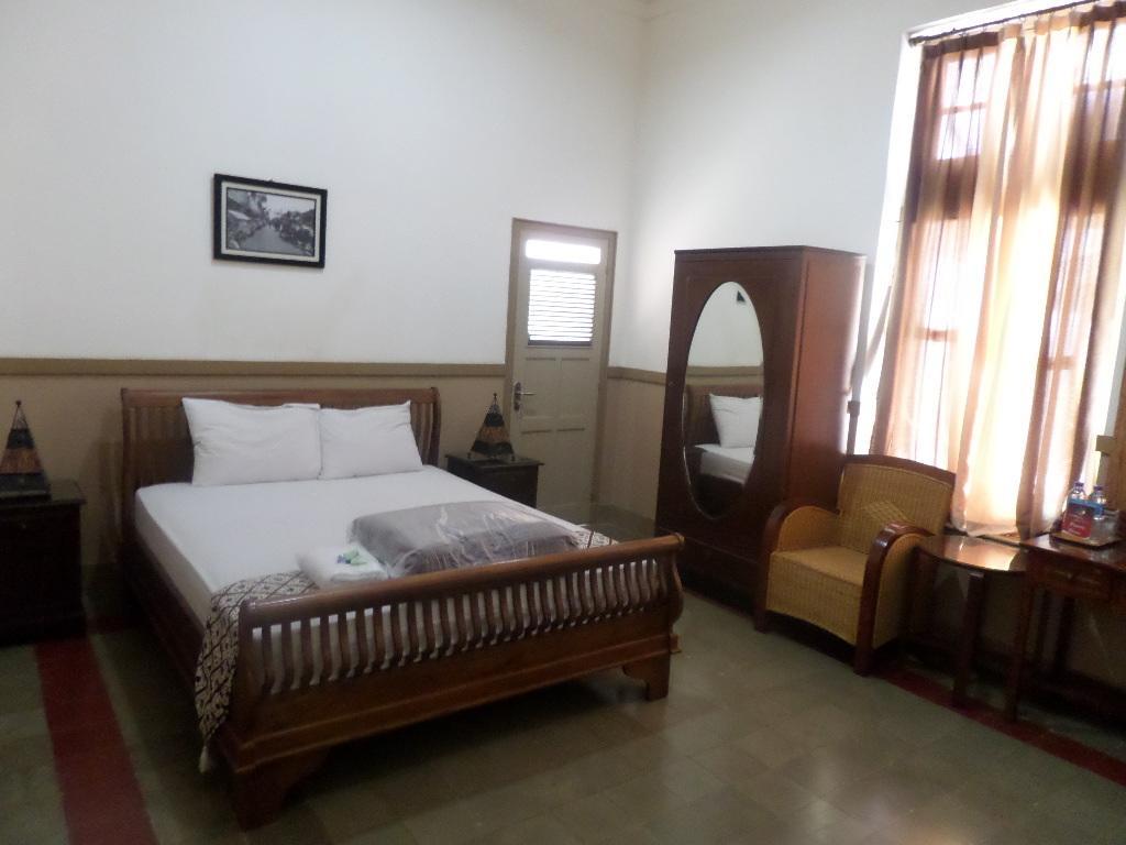 Ndalem Suratin Guesthouse Yogyakarta Room photo